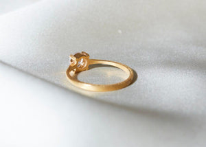 Lily / Engagement Ring - エシカルジュエリーブランド  R ETHICAL Official Site